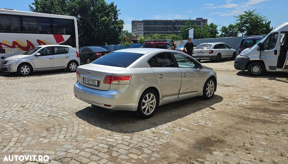 Toyota Avensis - 11