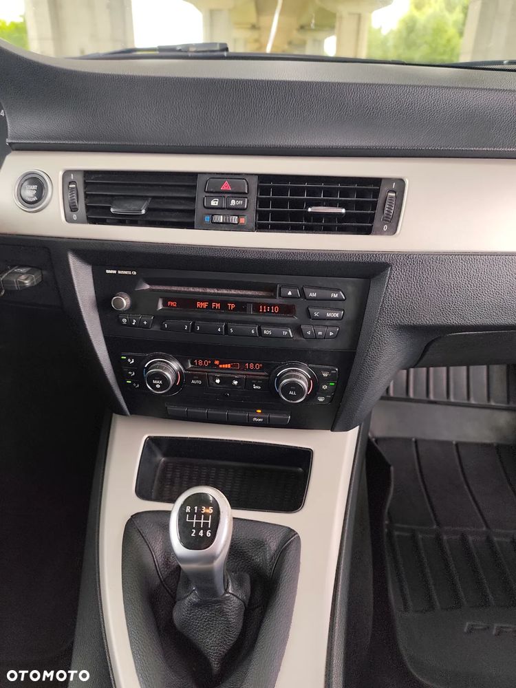 BMW Seria 3 318d - 14