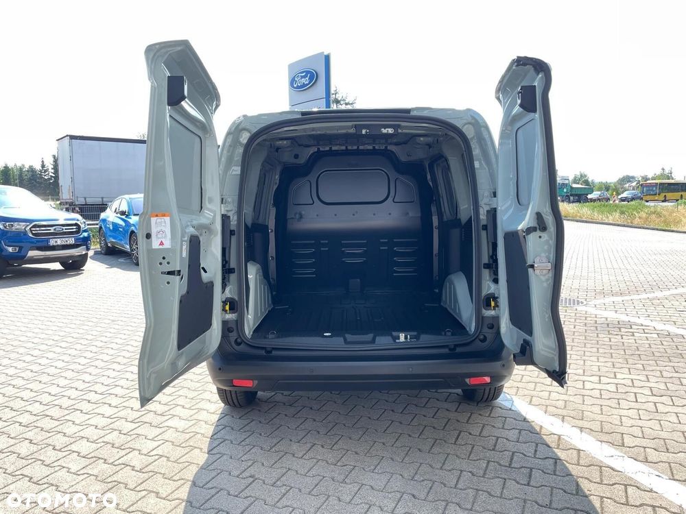Ford Transit Courier - 14