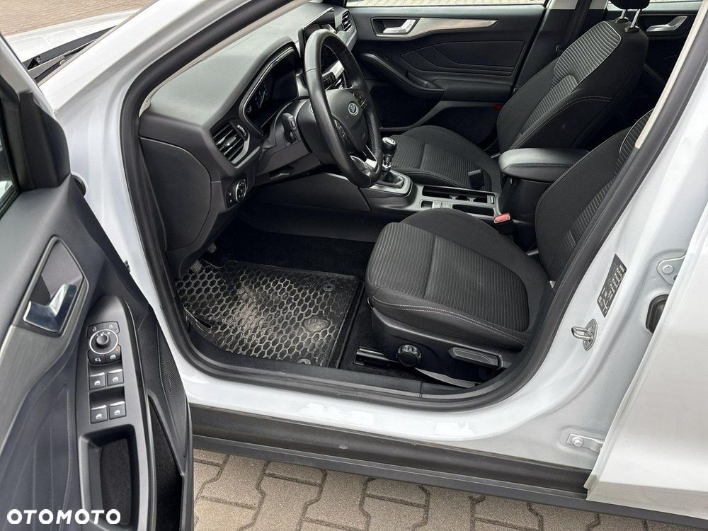 Ford Focus 1.0 EcoBoost Titanium - 11