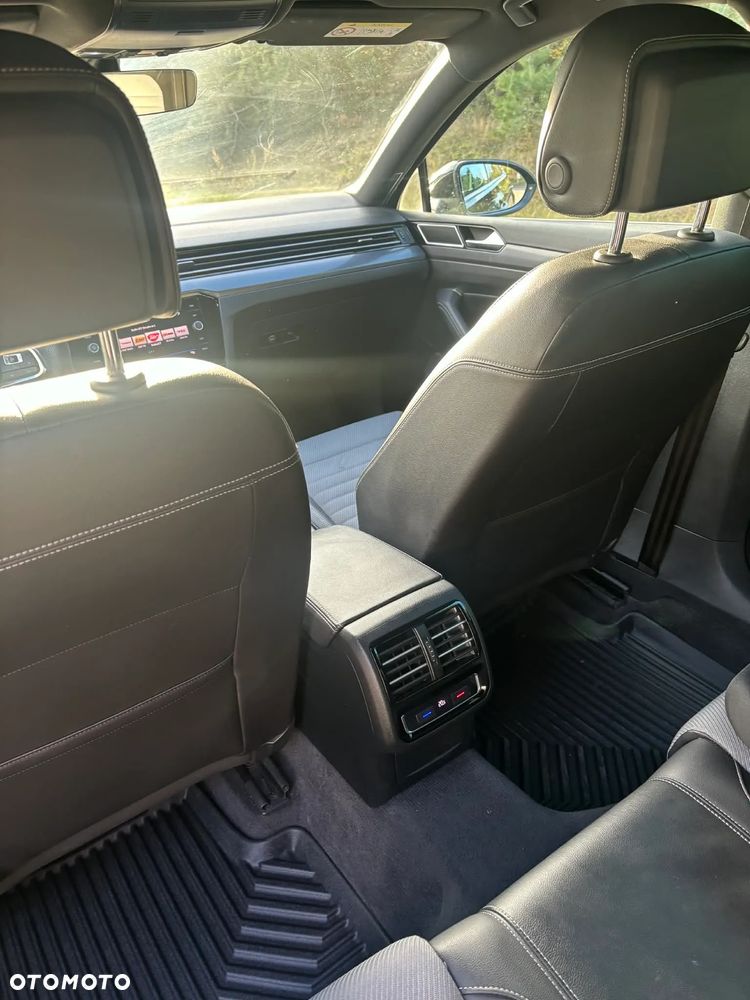 Volkswagen Passat - 14