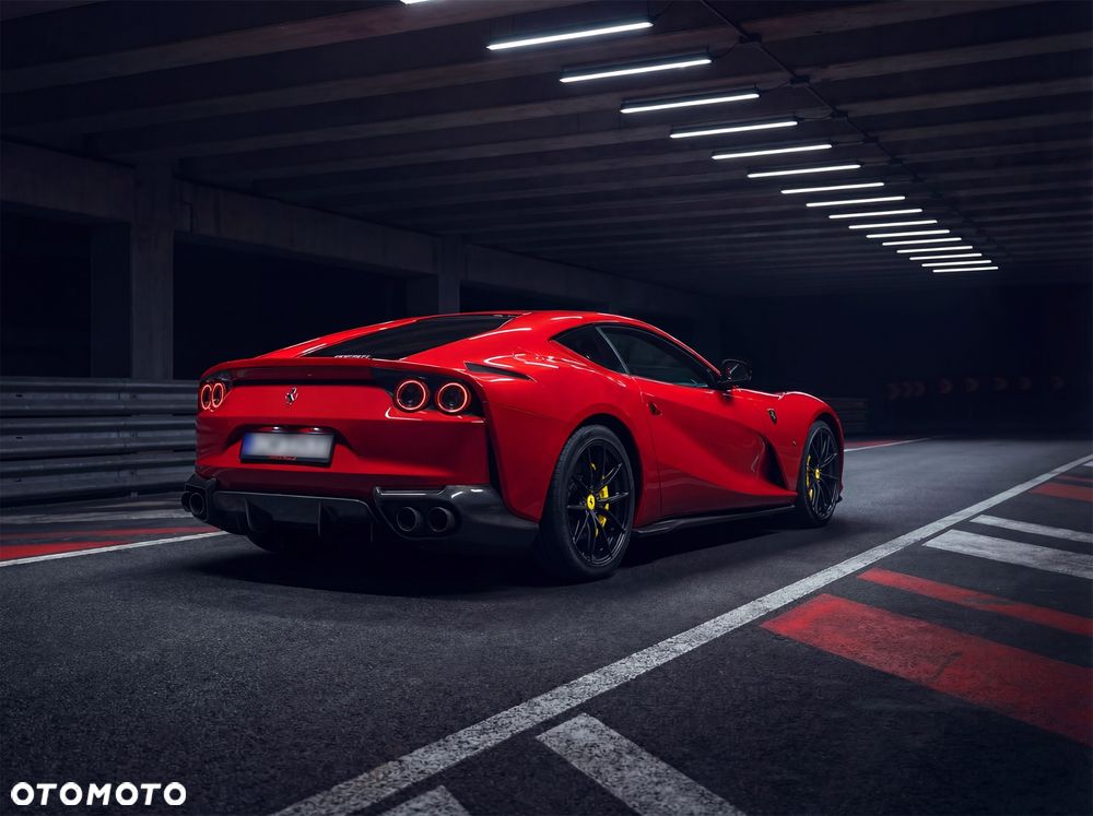 Ferrari 812 Superfast - 10