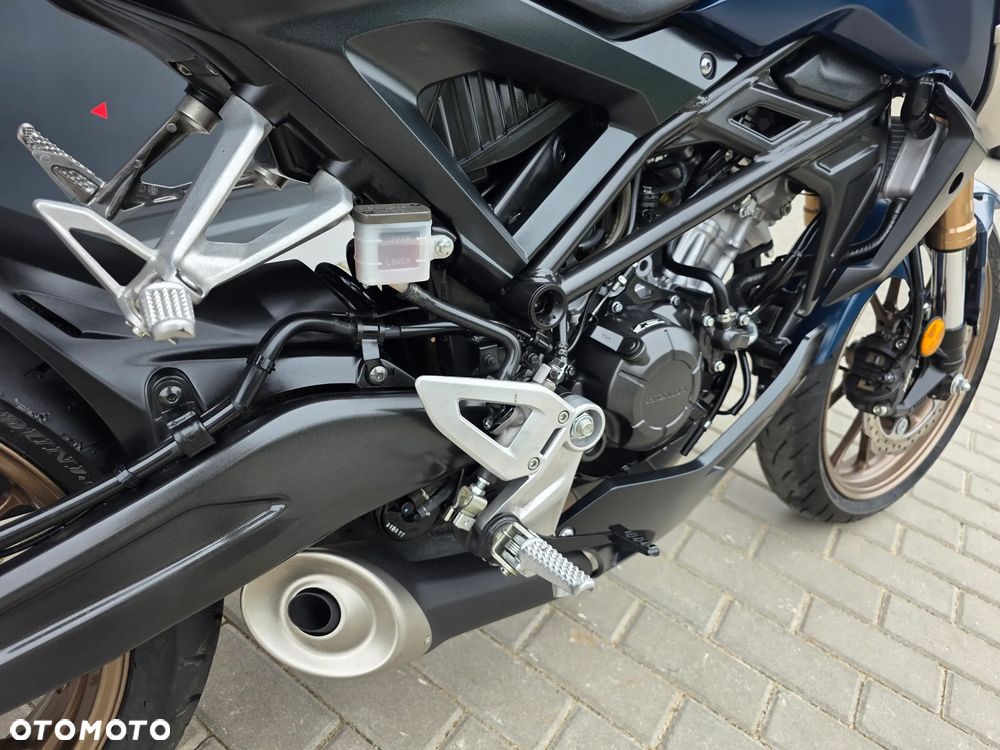 Honda CB - 12
