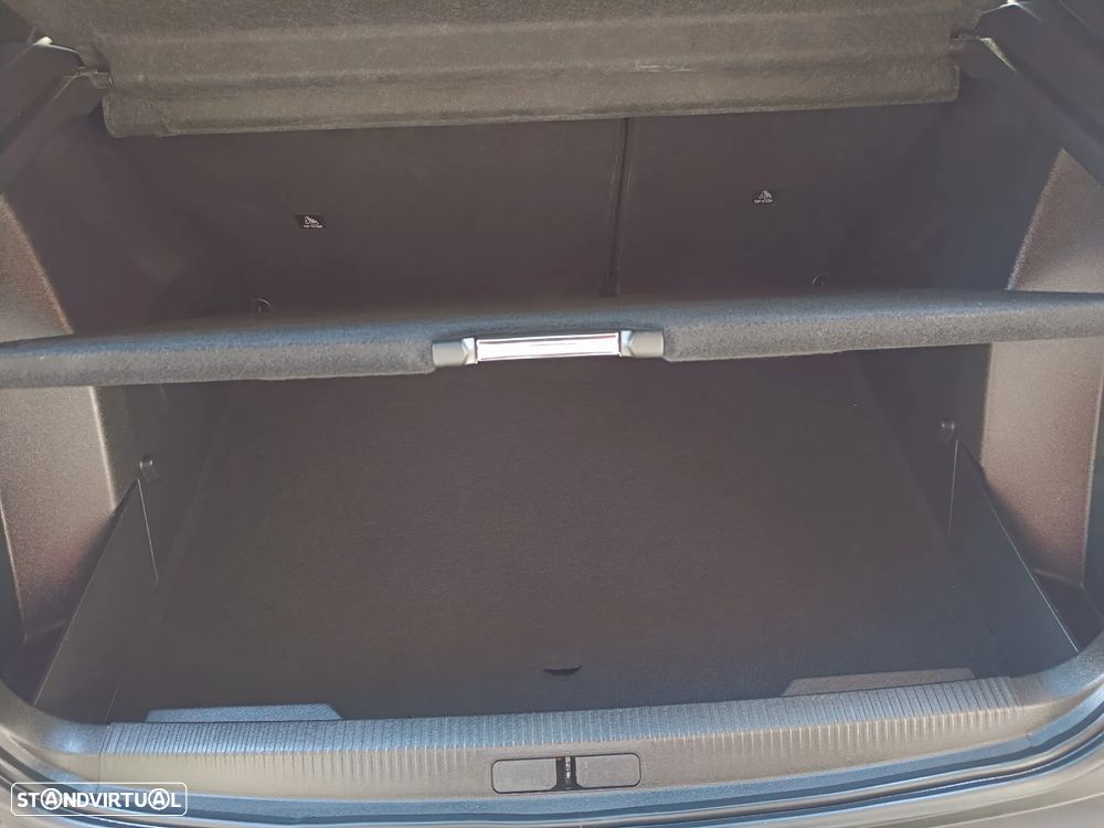 Peugeot 2008 PureTech 130 EAT8 GT - 39