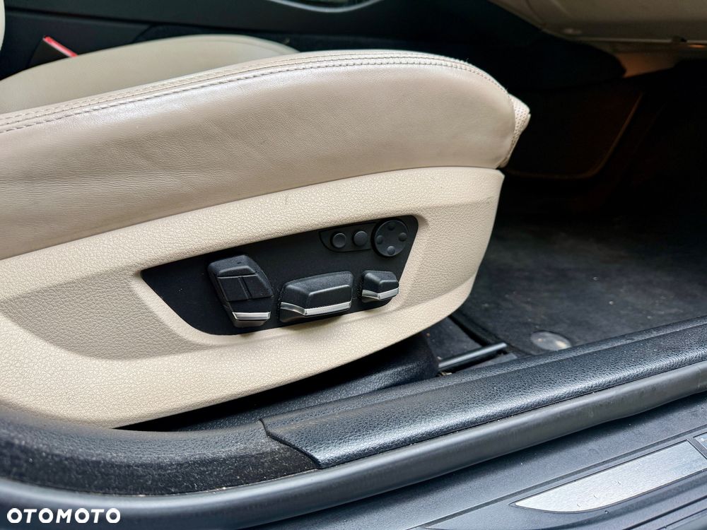 BMW Seria 5 535i xDrive Luxury Line - 32