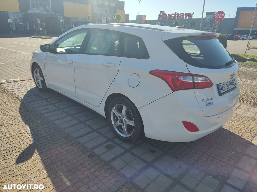 Hyundai i30 i30cw 1.6 CRDi Fifa World Cup Edition - 5