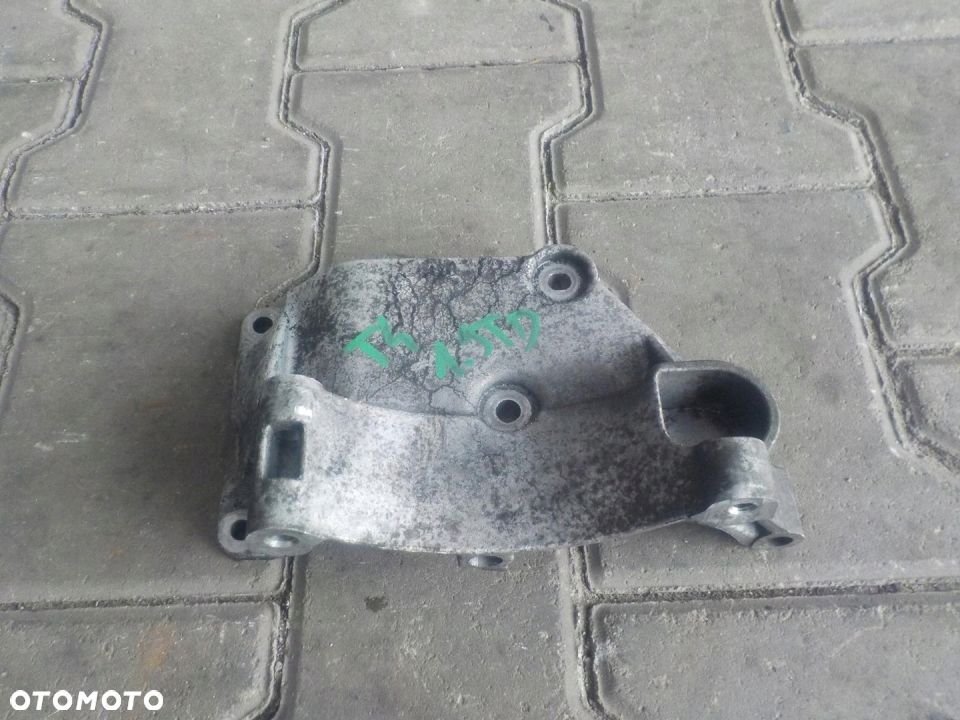 VW T4 1.9 TD ŁAPA UCHWYT MOCOWANIE ALTERNATORA - 2