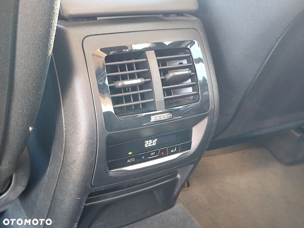 BMW X3 xDrive20i Advantage - 12