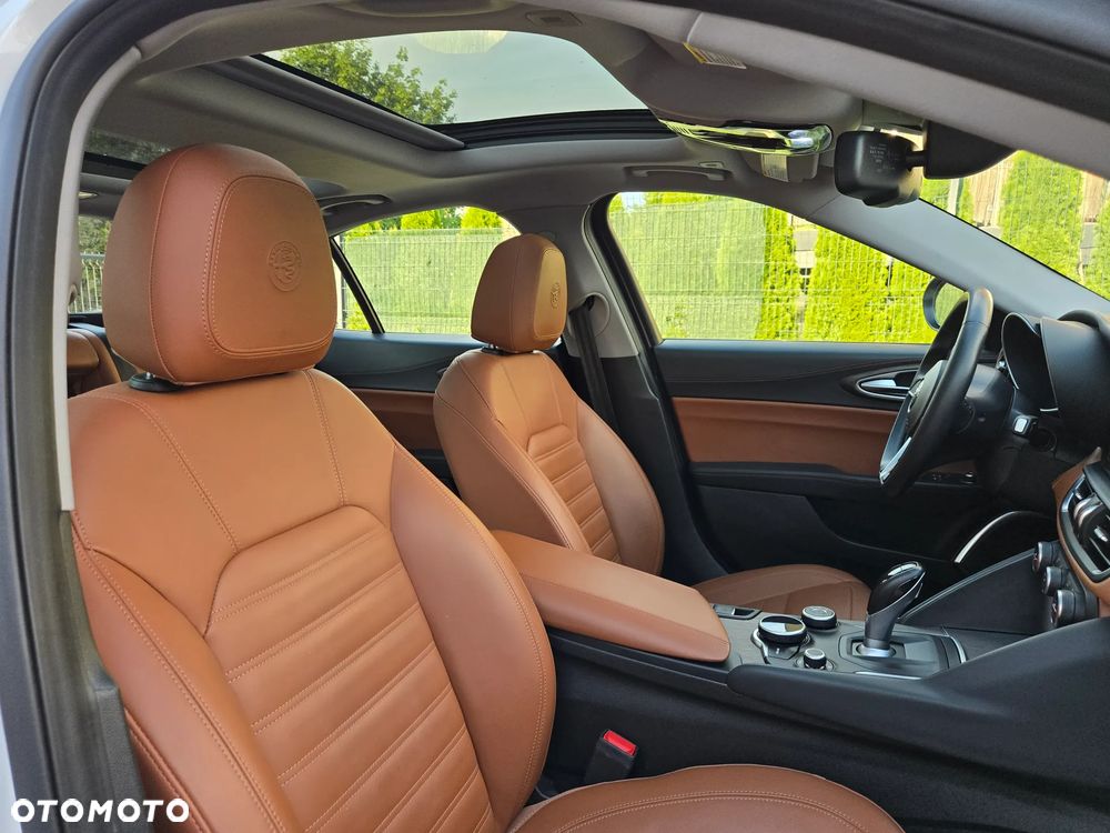 Alfa Romeo Giulia 2.0 Turbo 16V AT8-Q4 Ti - 33