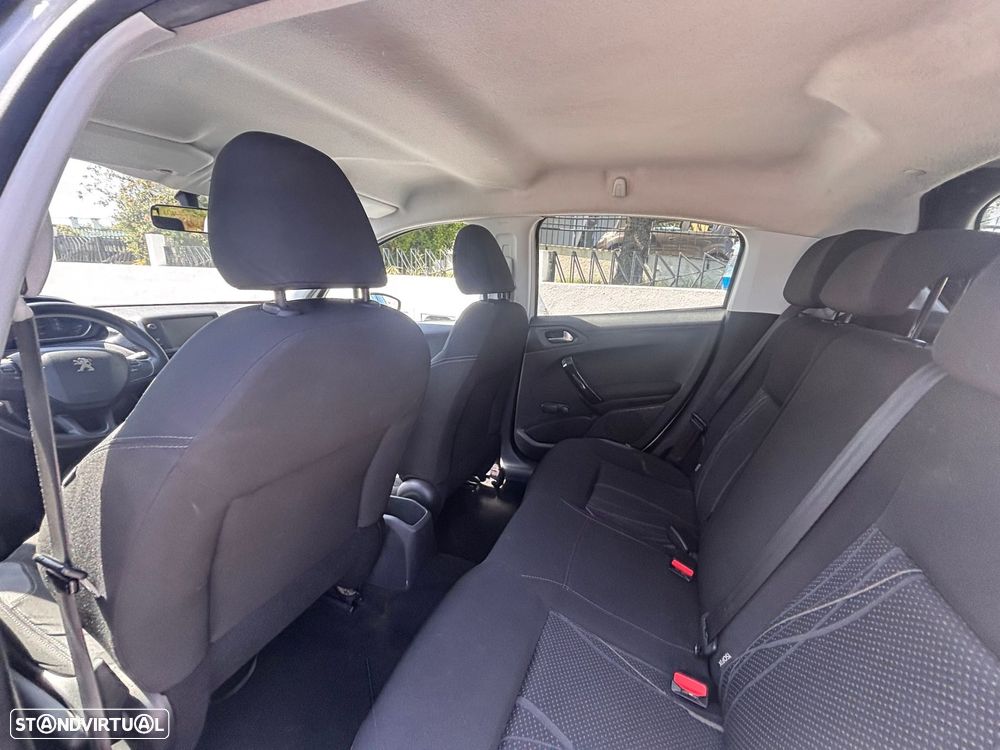 Peugeot 208 1.4 HDi Allure - 21