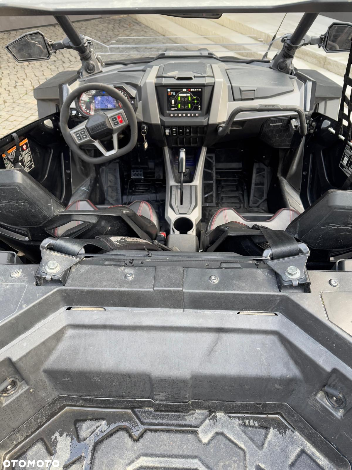 Polaris RZR - 8