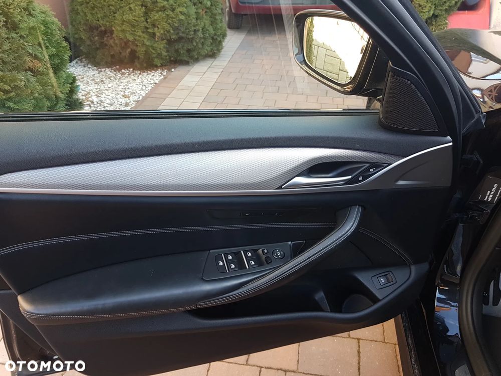 BMW Seria 5 520d M Sport sport - 8