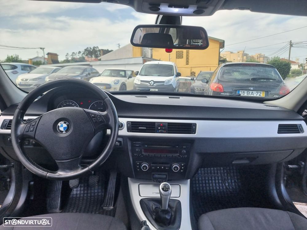 BMW 320 d Touring - 12