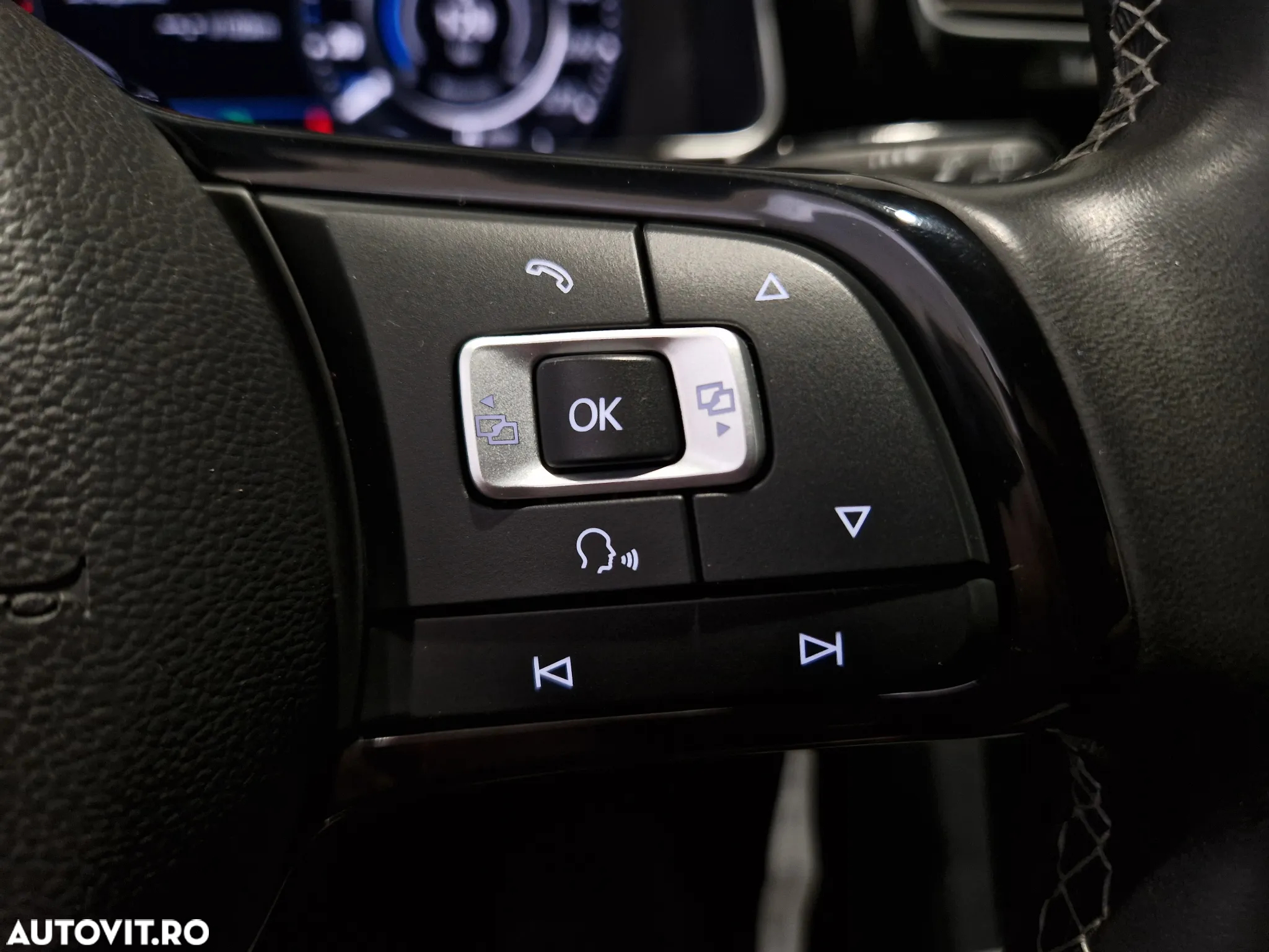 Volkswagen Golf 2.0 TSI DSG R - 19