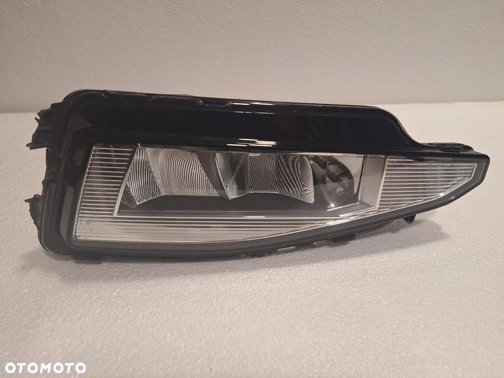 HALOGEN LAMPKA PRZECIWMGIELNA PRAWA VW PASSAT B8 3G0 LIFT 2019- 3G0941700 - 1