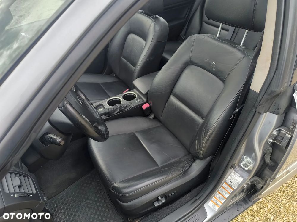 Subaru Legacy - 11