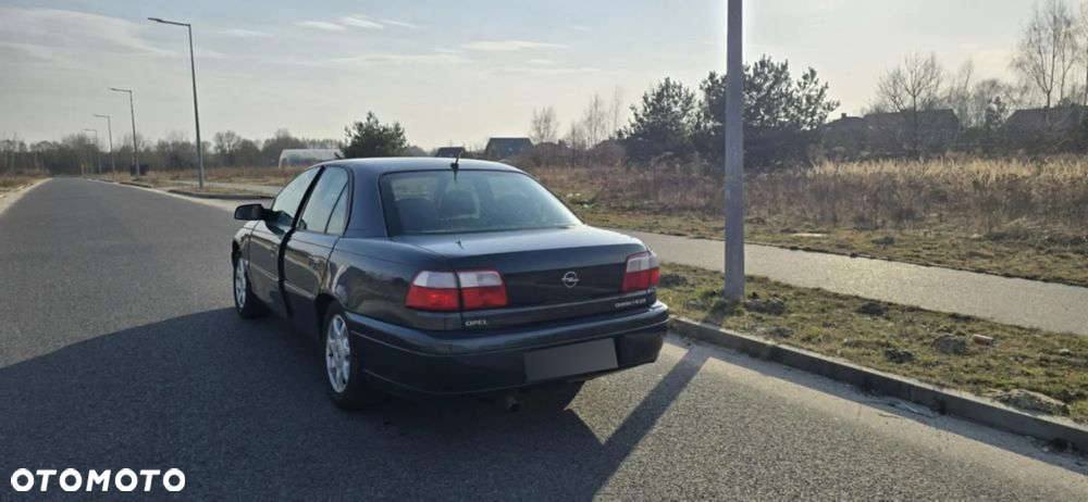 Opel Omega 2.6 Elegance - 4