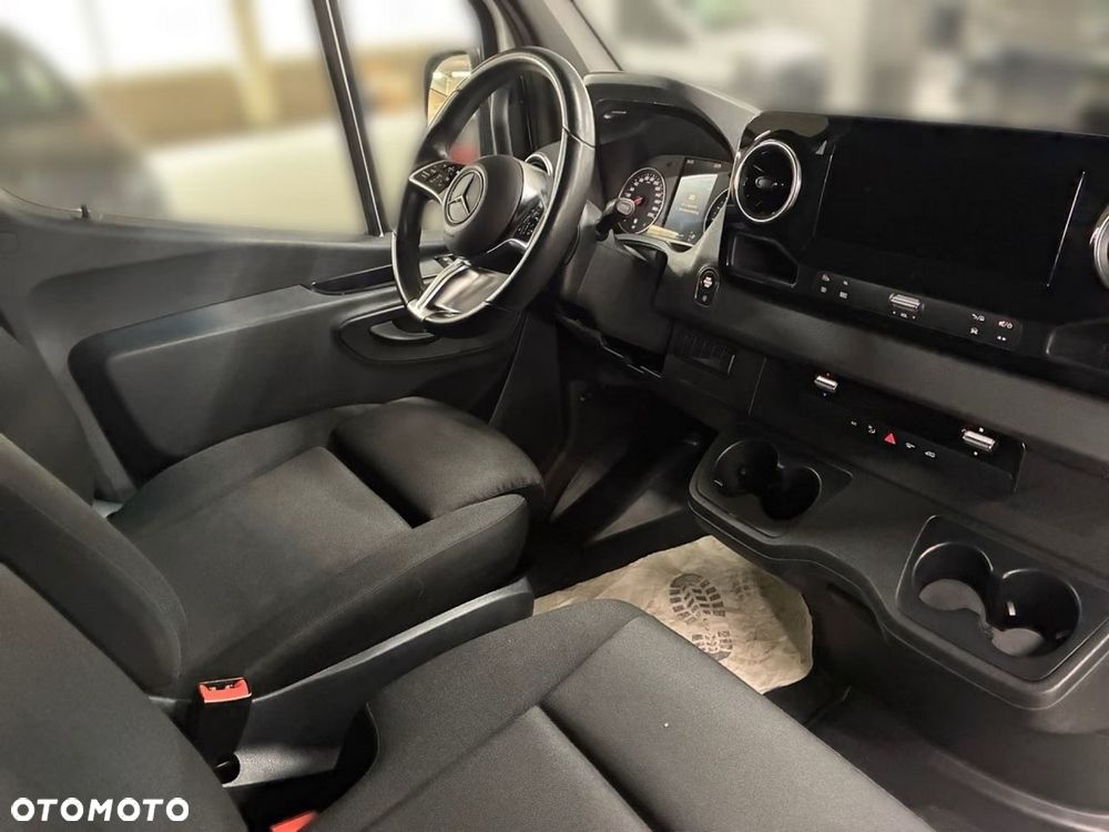 Mercedes-Benz Sprinter - 26