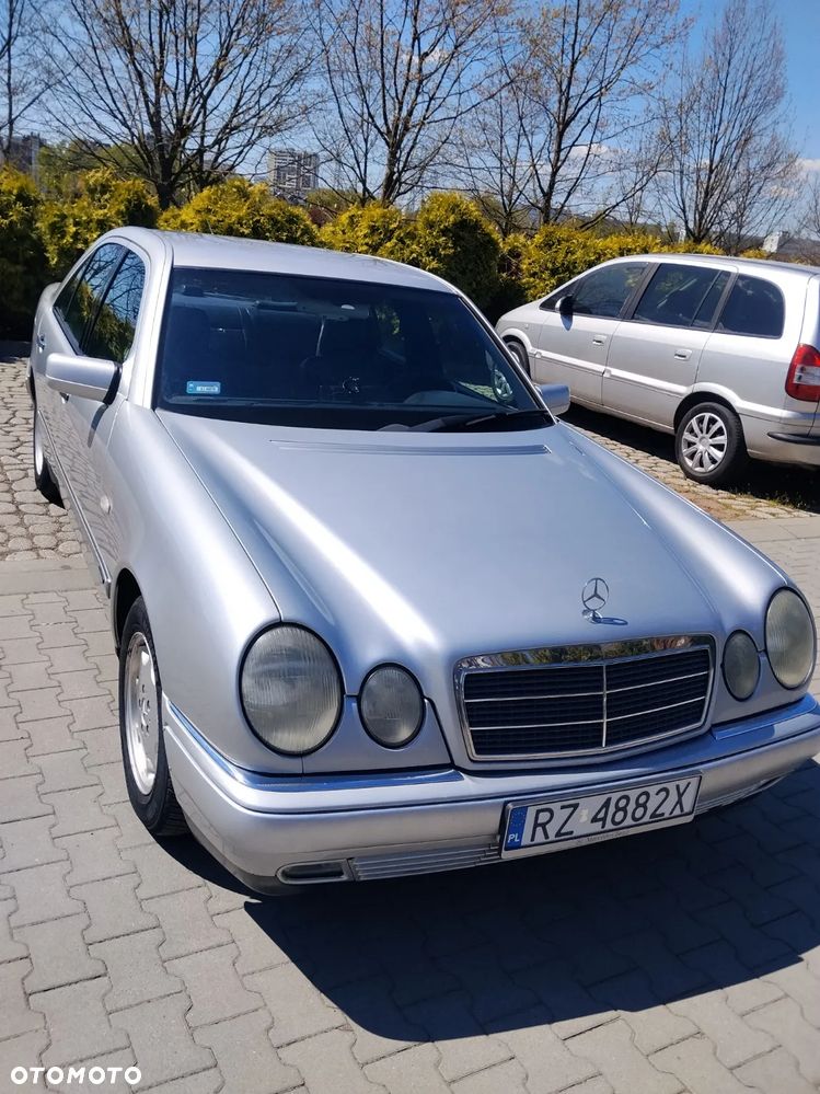 Mercedes-Benz Klasa E - 1