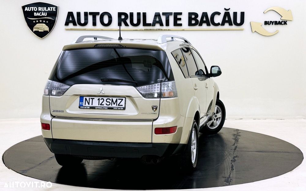 Mitsubishi Outlander - 6