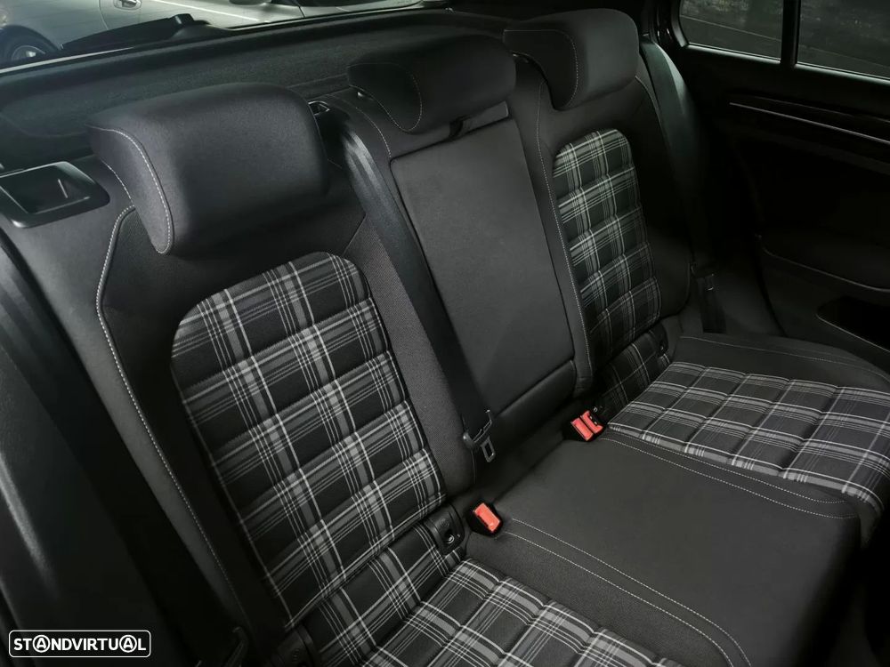 VW Golf 2.0 TDI GTD DSG - 21