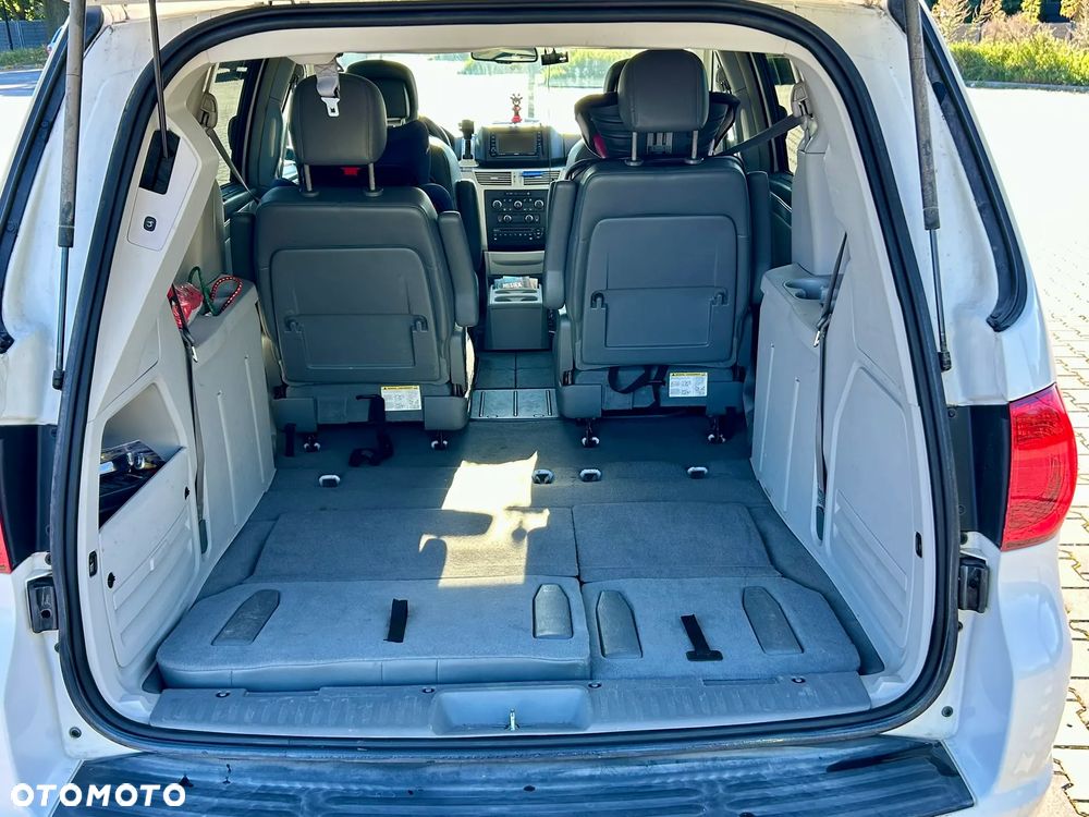 Volkswagen Routan - 5