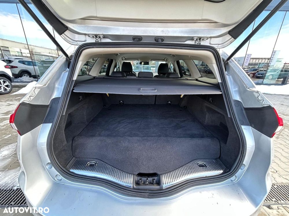 Ford Mondeo 2.0 HEV Titanium - 32
