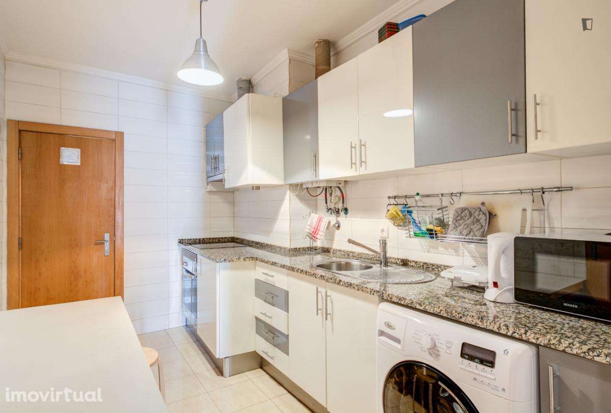 Quarto - localizado em Penha de França Lisbon - Grande imagem: 4/17