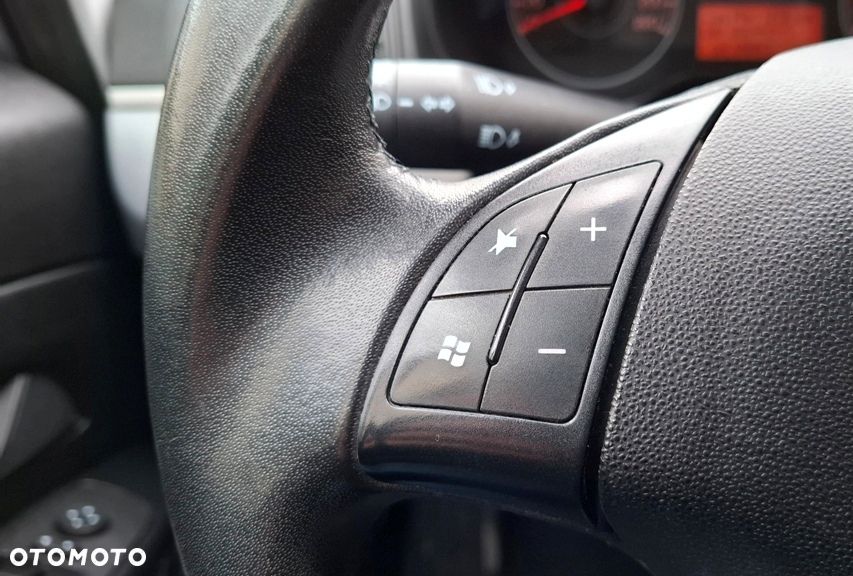 Fiat Grande Punto Actual 1.4 8V Estiva Blue&Me Euro5 - 17