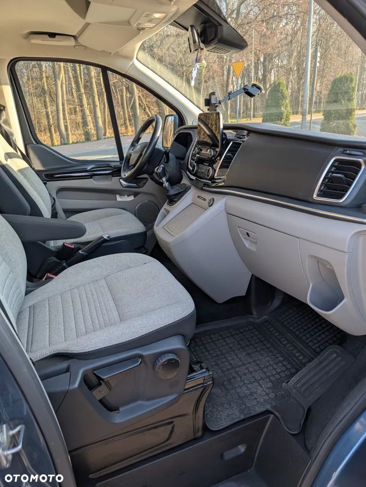 Ford Tourneo Custom - 8