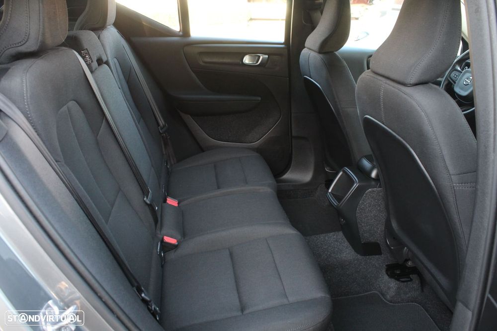 Volvo XC 40 1.5 T3 Momentum Tech Edition - 9