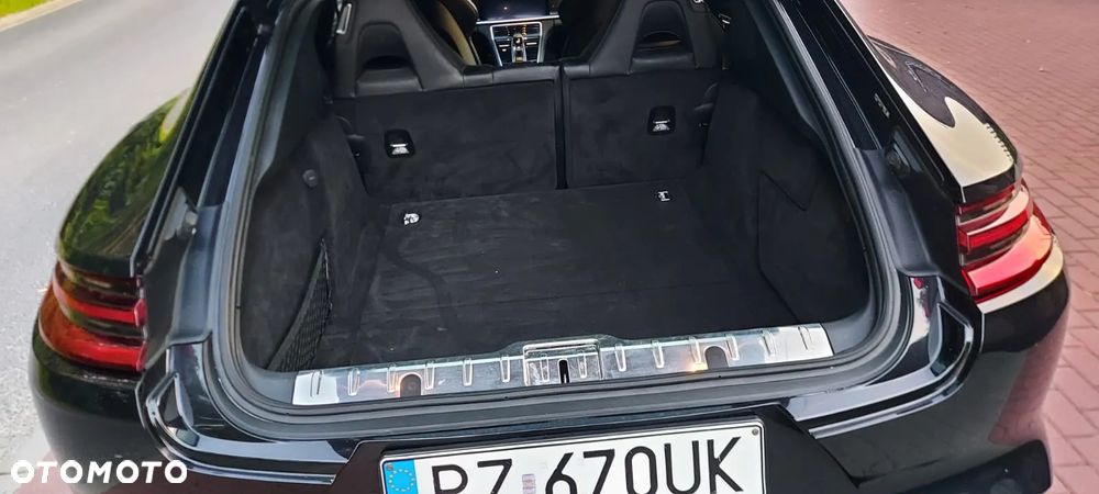 Porsche Panamera 4 E-Hybrid - 11