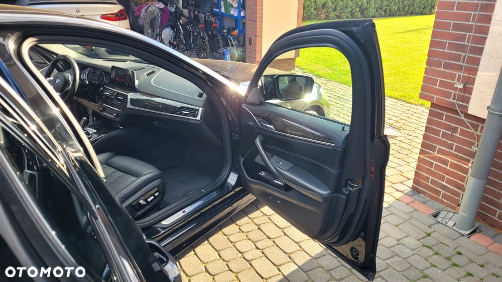 BMW Seria 5 M550i xDrive - 15