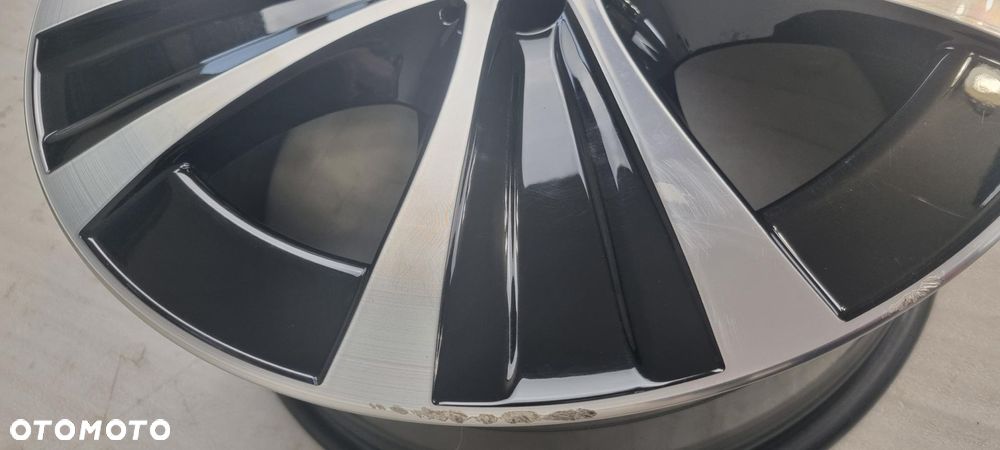 FELGA MERCEDES E-KLASA W213 8X18 5X112 ET43 66,6 A2134013700 - 5