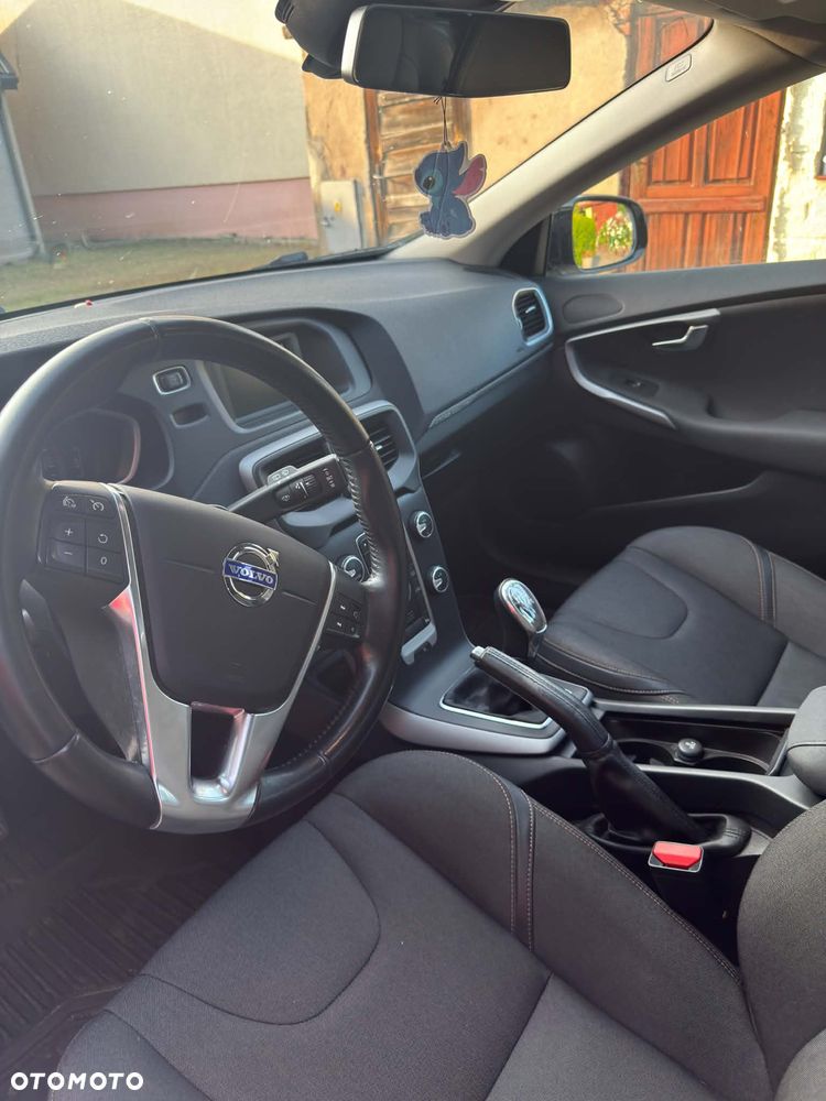 Volvo V40 Cross Country - 12