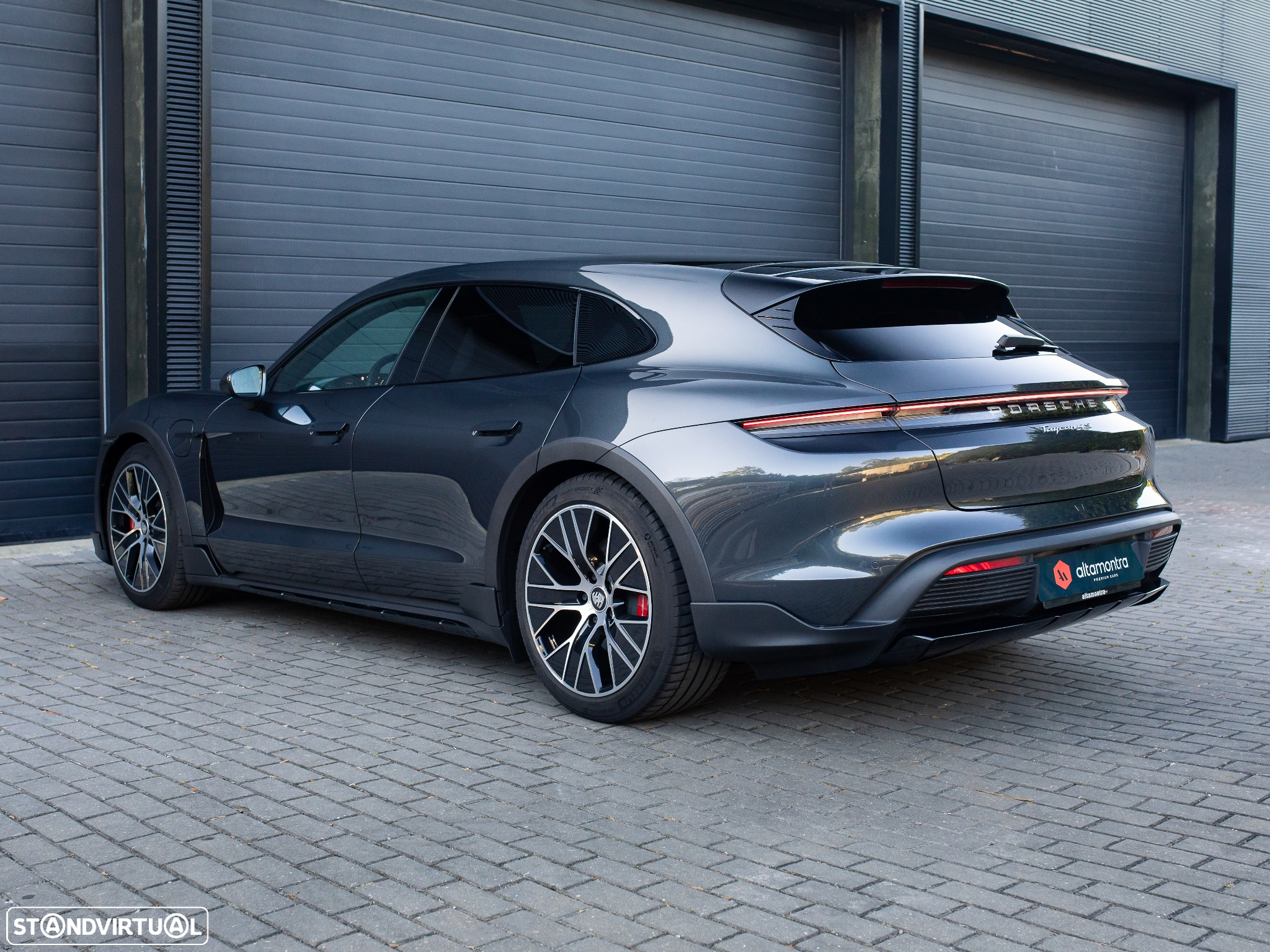 Porsche Taycan Cross Turismo 4S - 17