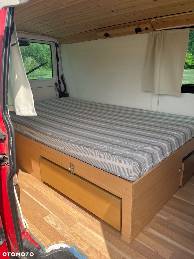 Volkswagen Caravelle - 19