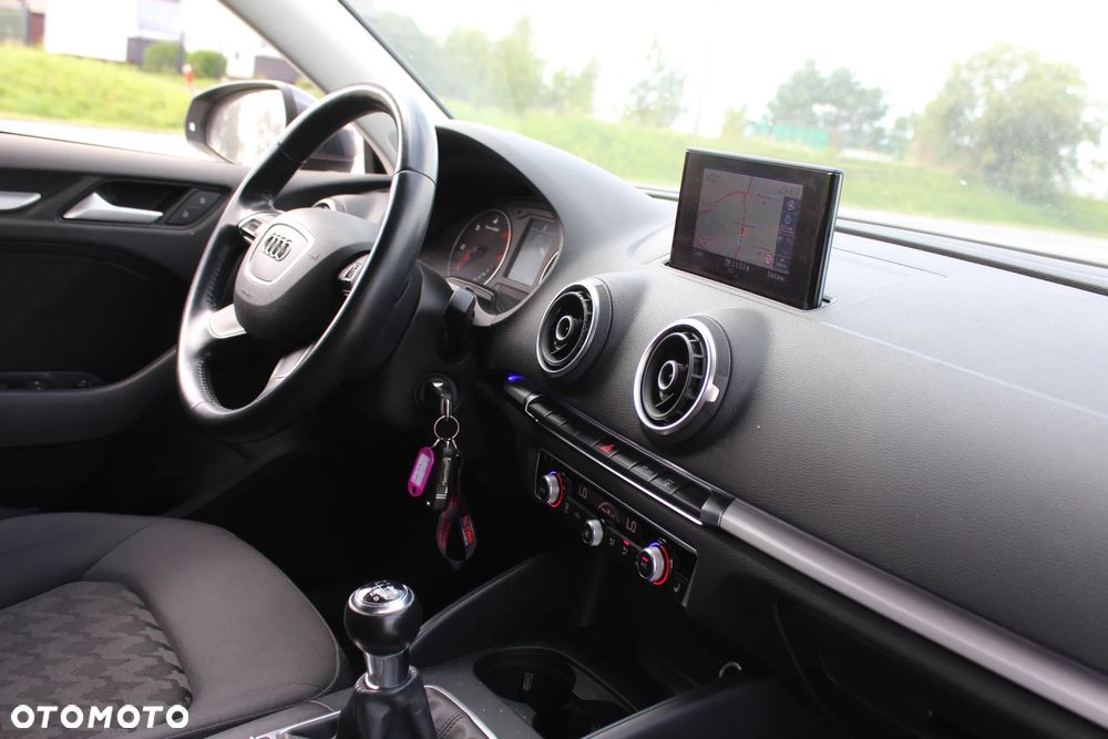 Audi A3 Sportback 1.6 TDI ultra Attraction - 11