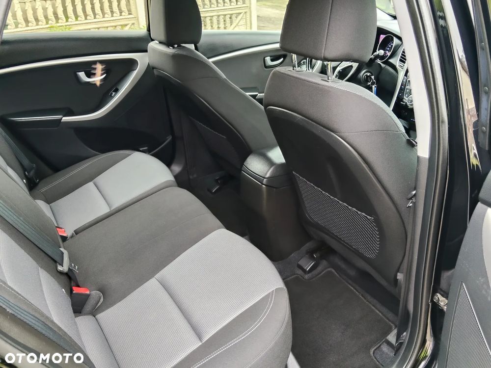 Hyundai i30 i30cw 1.6 CRDi Fifa World Cup Edition - 25