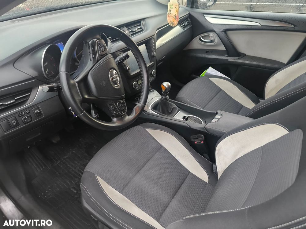 Toyota Avensis 2.0 D-4D Executive Terracotta - 5