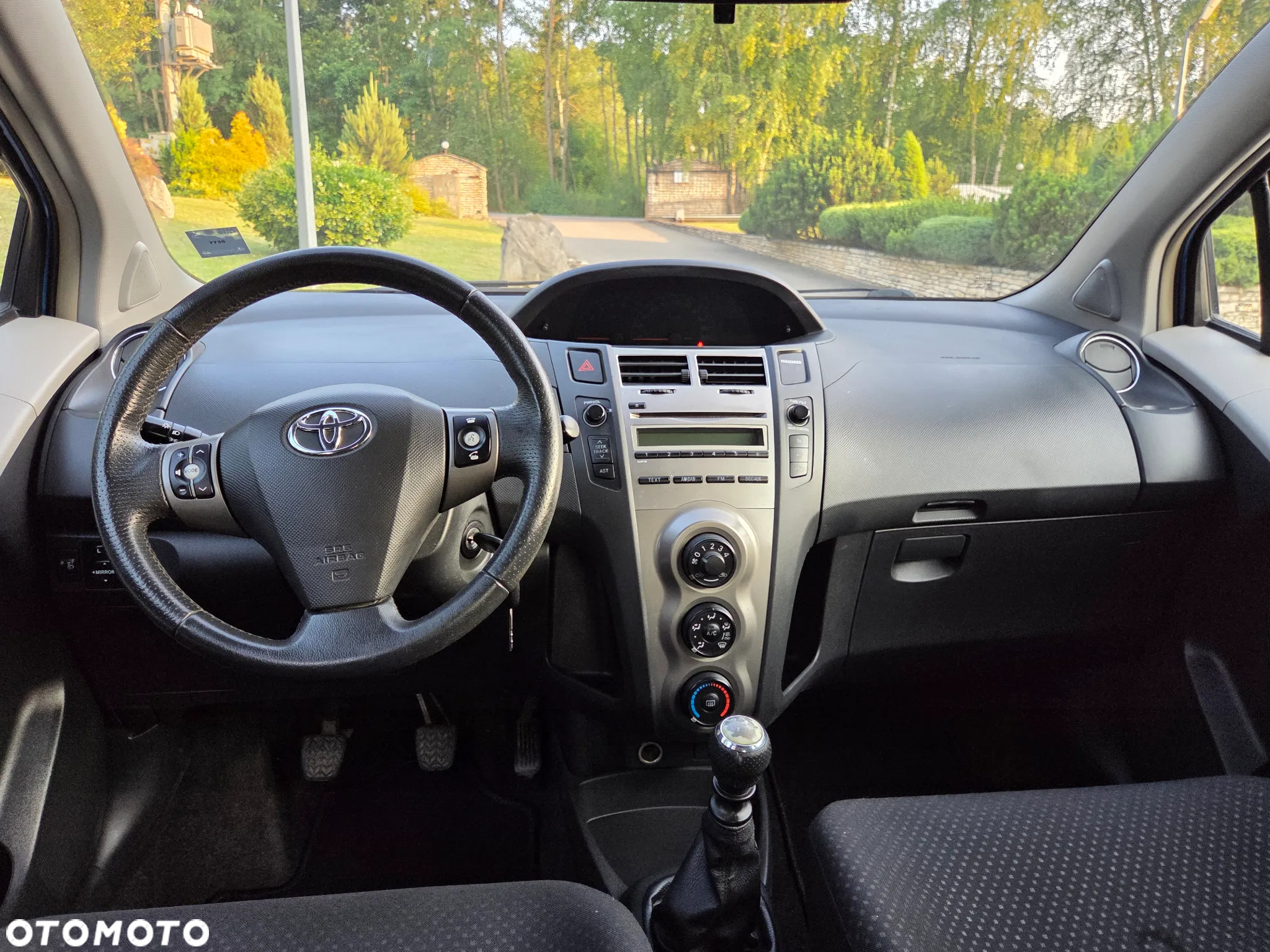 Toyota Yaris 1.4 D-4D Prestige - 28