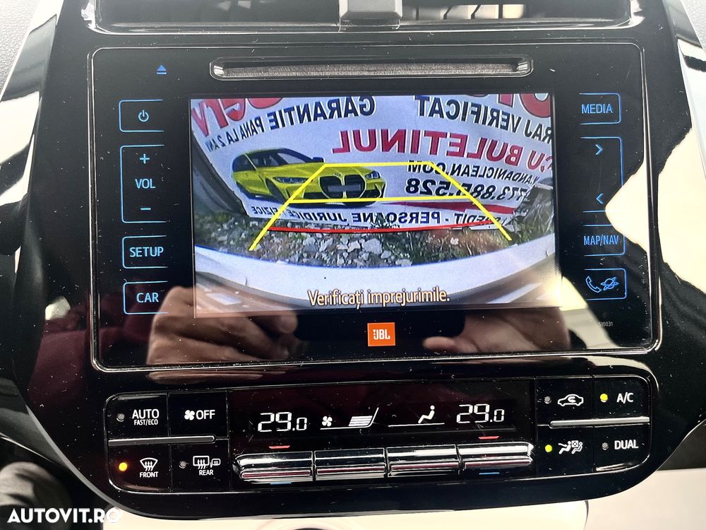 Toyota Prius (Hybrid) Sol - 23