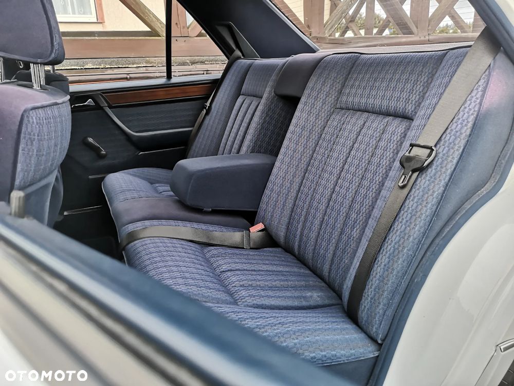 Mercedes-Benz W124 (1984-1993) - 12
