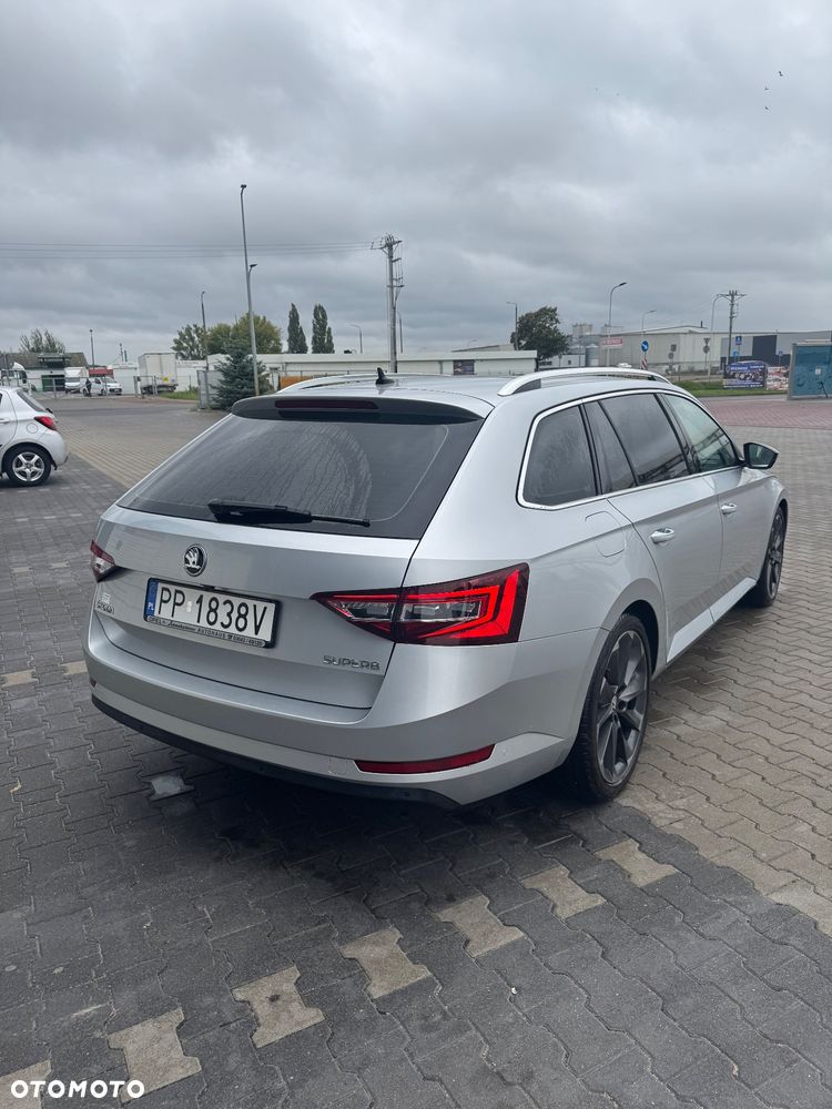 Skoda Superb 1.8 TSI DSG SportLine - 5