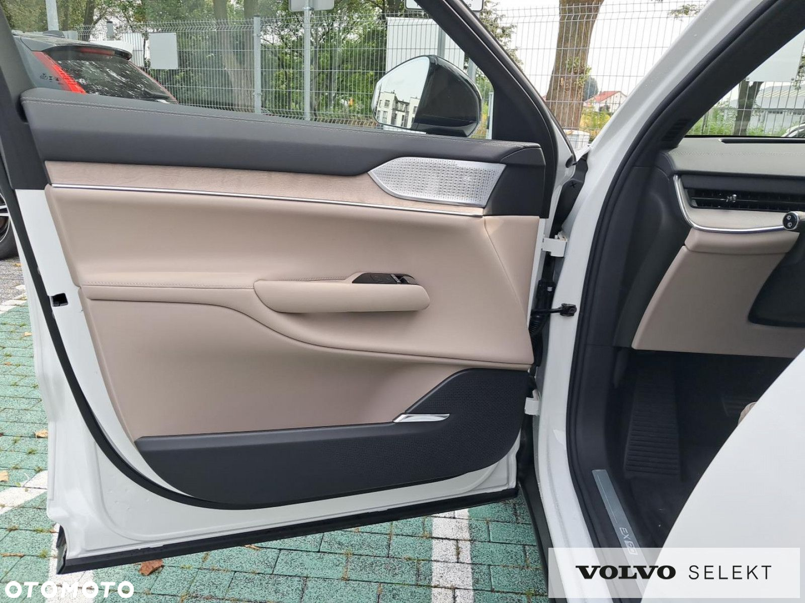 Volvo EX90 - 11