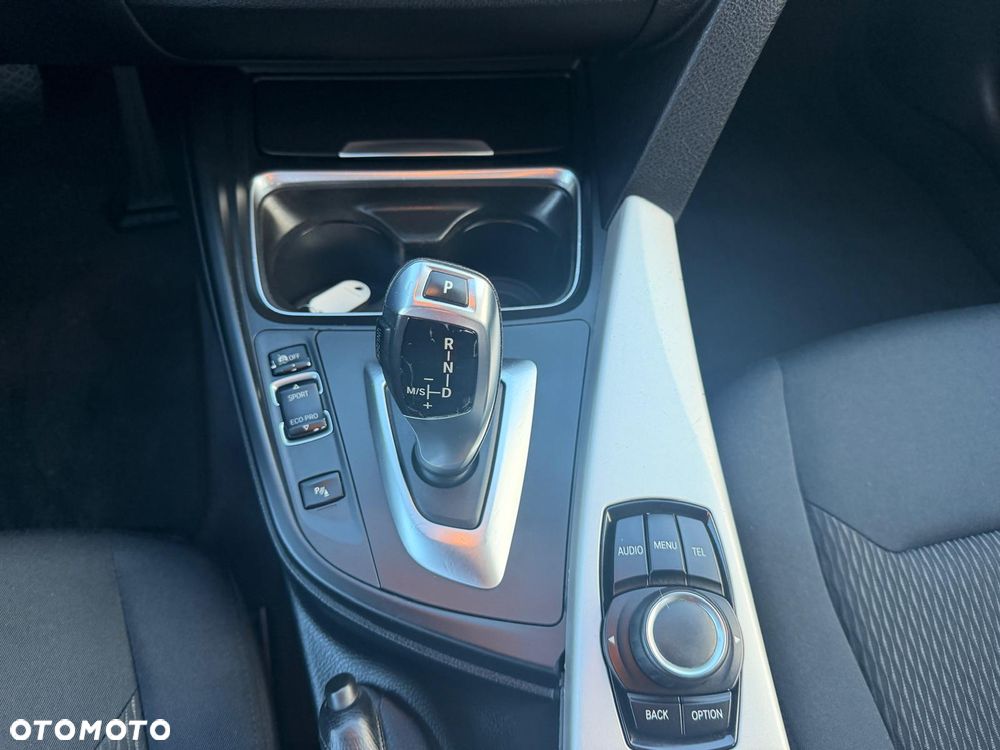 BMW Seria 3 318d Modern Line - 24