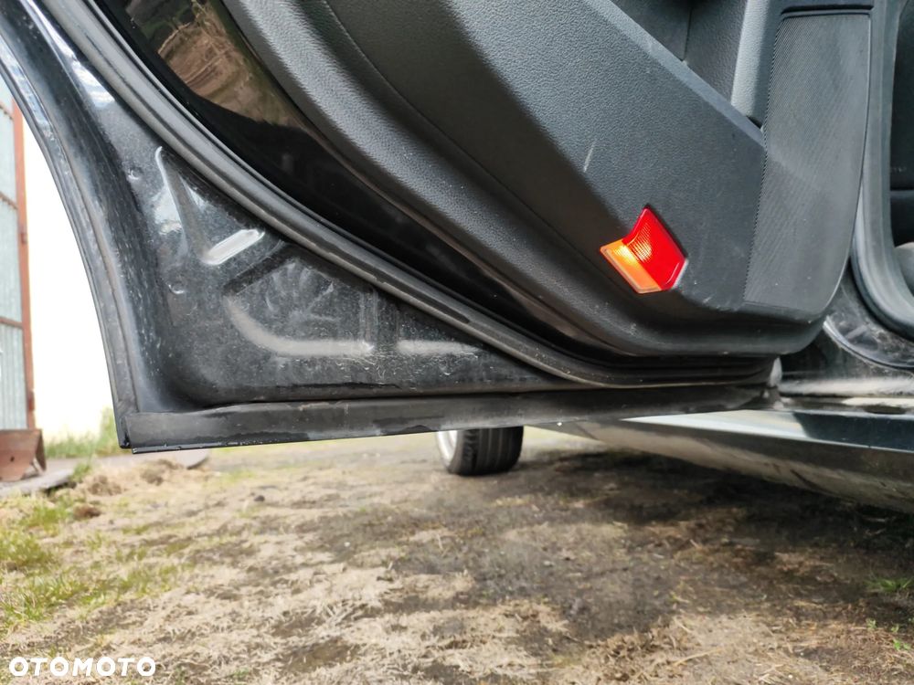 drzwi tył lewe / prawe kompletne (jak na aucie) CZARNE 040 do MERCEDES w212 09- e klasa KOMBI - 3