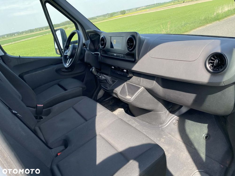 Mercedes-Benz Sprinter - 19