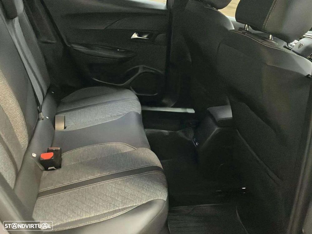 Peugeot 2008 1.2 PureTech Allure EAT8 - 13