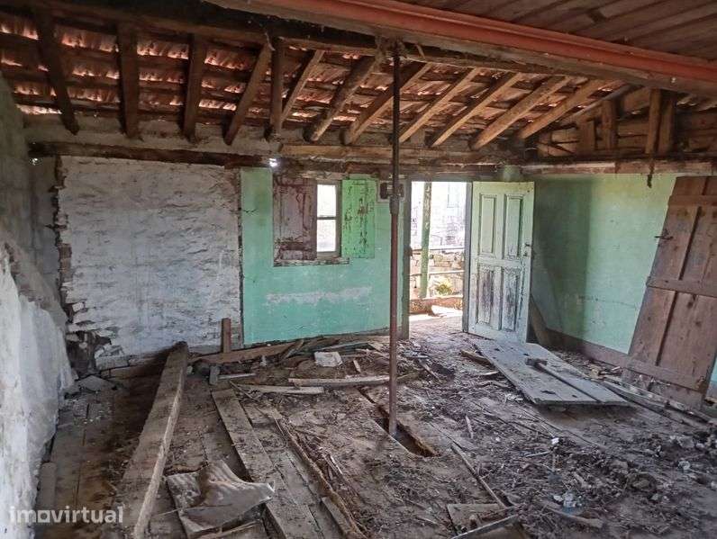 Casa em Pedra para Recuperar com água e luz - Grande imagem: 4/12